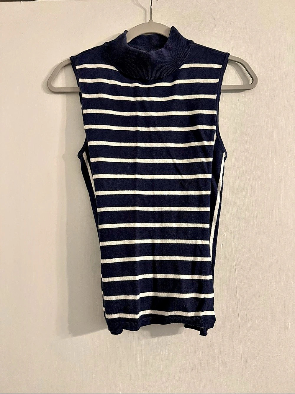 Chaps SPICH Striped Sleeveless Turtleneck Sweater